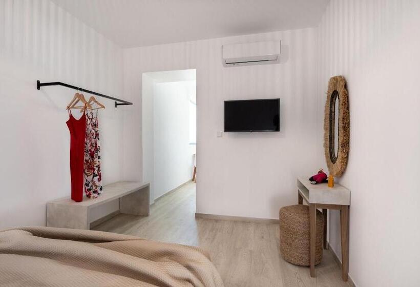 コンフォートワンルーム, Mandilaras Village