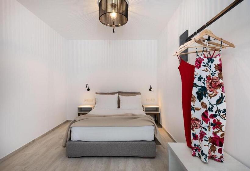 コンフォートワンルーム, Mandilaras Village