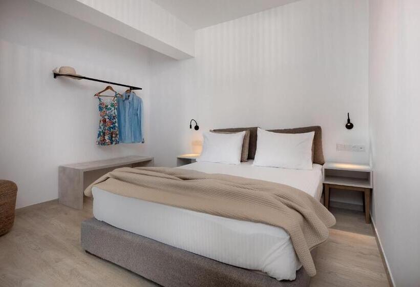 コンフォートワンルーム, Mandilaras Village