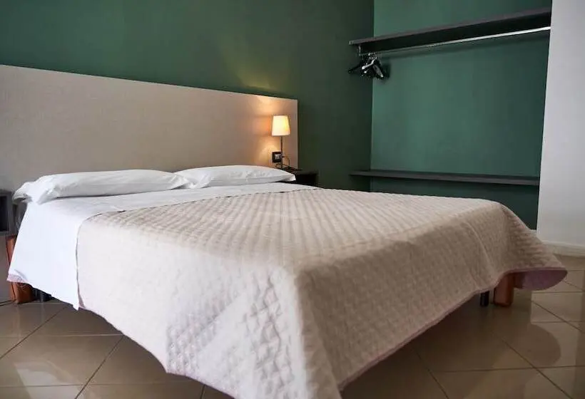 Comfort Yhden Hengen Huone, Futuro