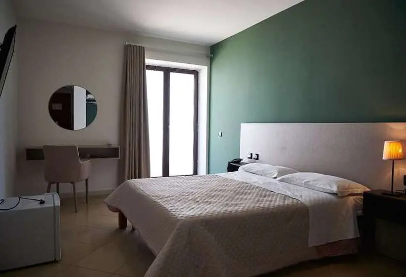 Comfort Yhden Hengen Huone, Futuro
