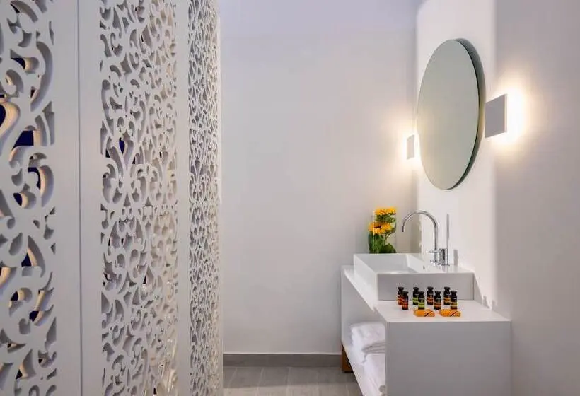 Seniorsviitti, Palm Island Suites