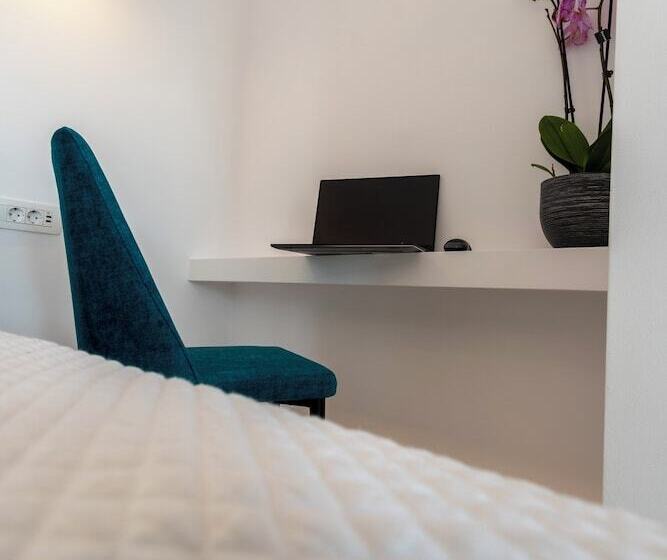 디럭스 스위트, Palm Island Suites