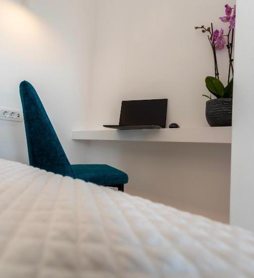 디럭스 스위트, Palm Island Suites