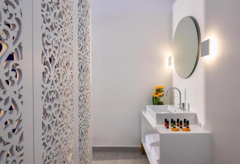Люкс Сеньор, Palm Island Suites