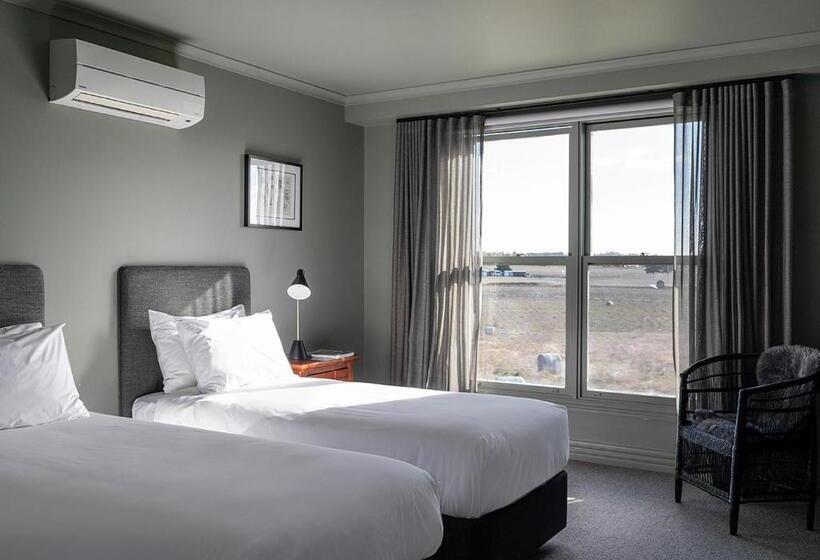 סוויטה משפחתית, Cleveland Estate