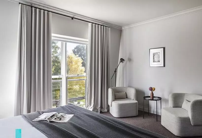 スイート, Cleveland Estate