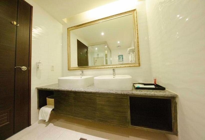 اتاق استاندارد چهار تخته با چشمانداز دریا, Arsma