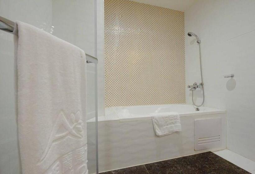 اتاق خانوادگی, Arsma