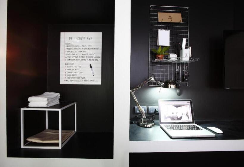 חדר דלוקס, Blu Monkey Hub And Hotel Phuket Town  Free All Day Coworking Space