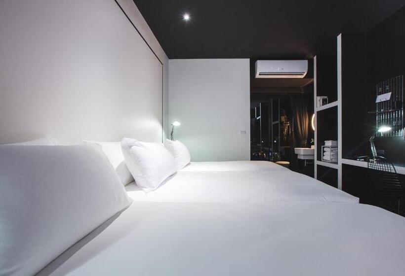 חדר דלוקס לשלושה, Blu Monkey Hub And Hotel Phuket Town  Free All Day Coworking Space