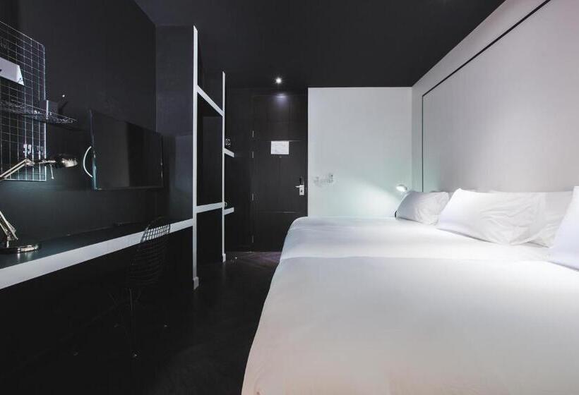 חדר דלוקס לשלושה, Blu Monkey Hub And Hotel Phuket Town  Free All Day Coworking Space