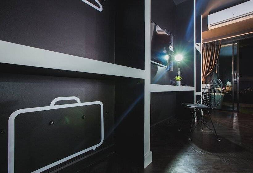 חדר דלוקס לשלושה, Blu Monkey Hub And Hotel Phuket Town  Free All Day Coworking Space