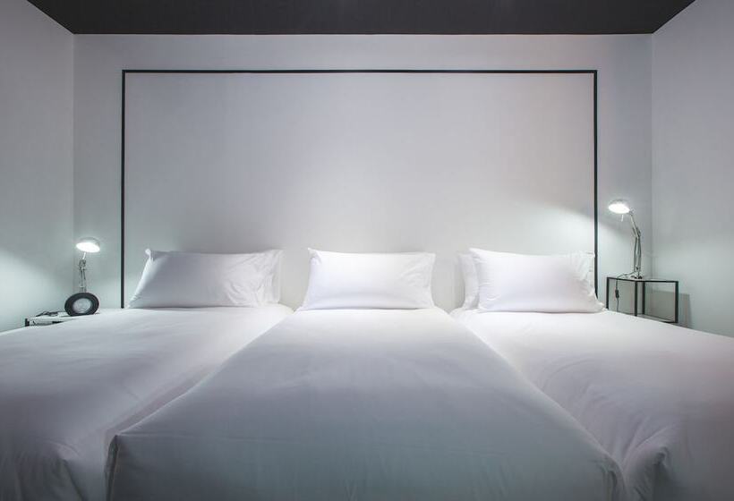 חדר דלוקס לשלושה, Blu Monkey Hub And Hotel Phuket Town  Free All Day Coworking Space