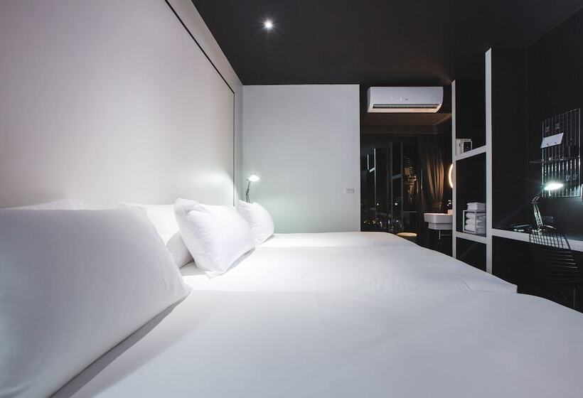 חדר דלוקס לשלושה, Blu Monkey Hub And Hotel Phuket Town  Free All Day Coworking Space