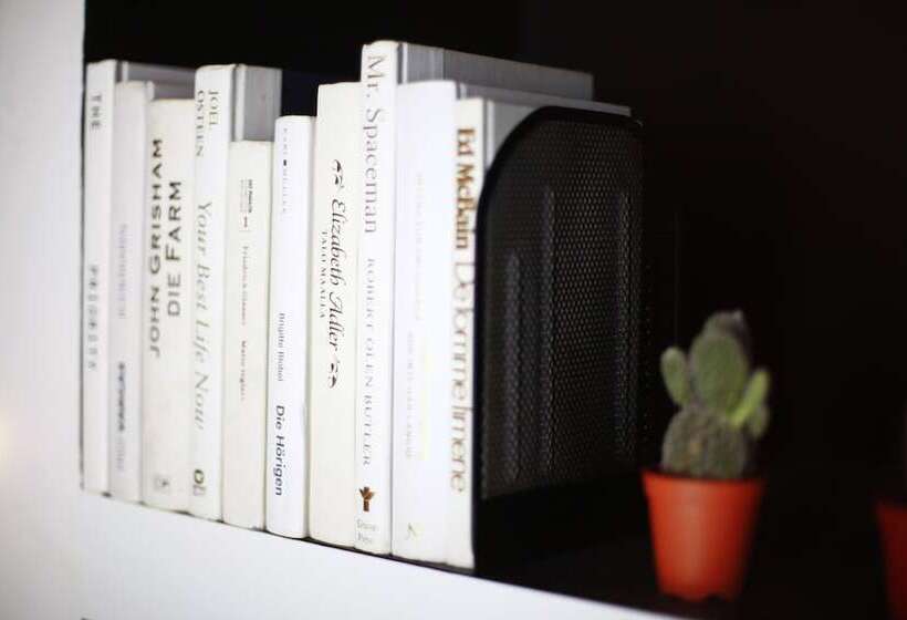 חדר דלוקס, Blu Monkey Hub And Hotel Phuket Town  Free All Day Coworking Space