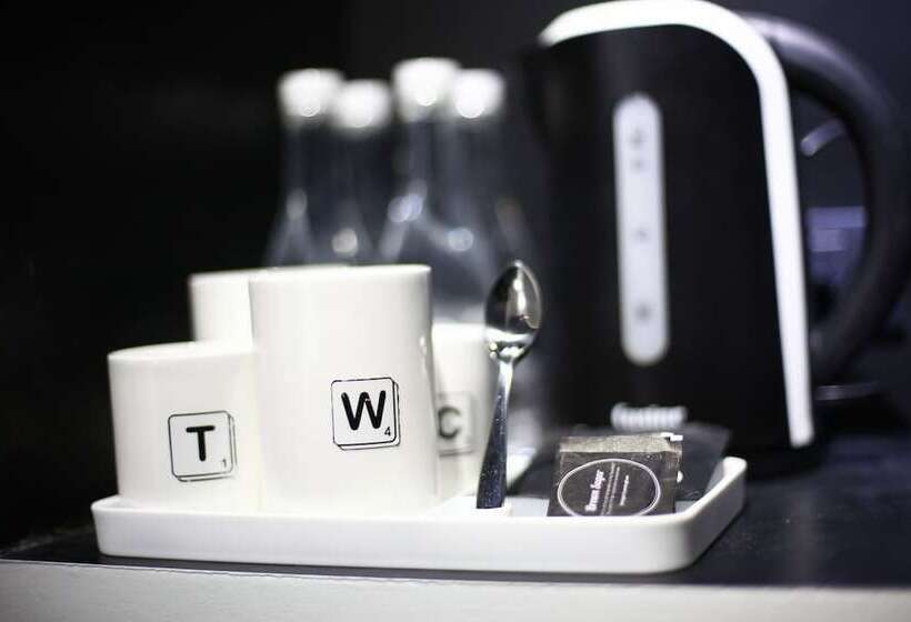 חדר דלוקס, Blu Monkey Hub And Hotel Phuket Town  Free All Day Coworking Space