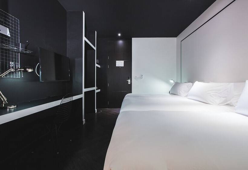 디럭스 트리플 룸, Blu Monkey Hub And Hotel Phuket Town  Free All Day Coworking Space