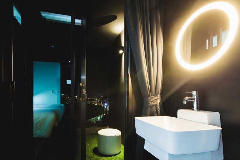 디럭스 트리플 룸, Blu Monkey Hub And Hotel Phuket Town  Free All Day Coworking Space