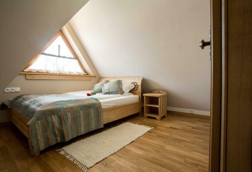 ジュニアスイート, Butorowy Dwór