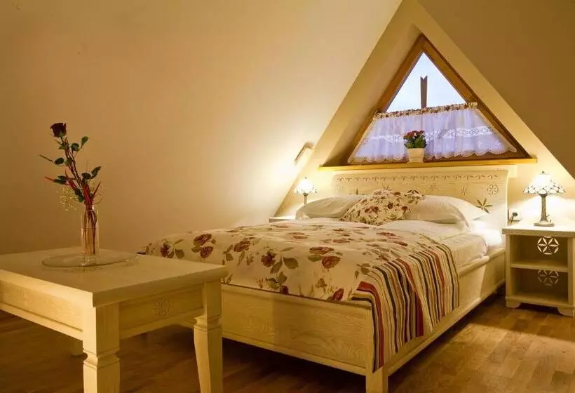 اتاق پنت هاوس, Butorowy Dwór