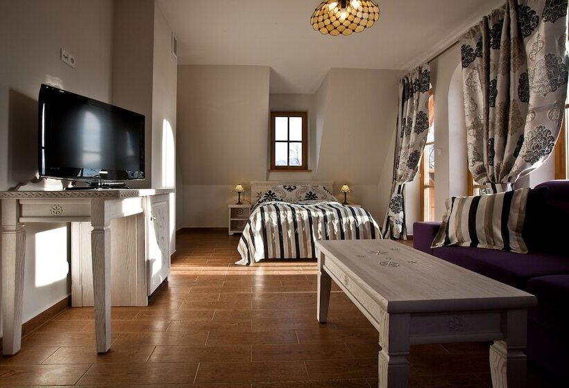 סוויטה אקזקיוטיב, Butorowy Dwór