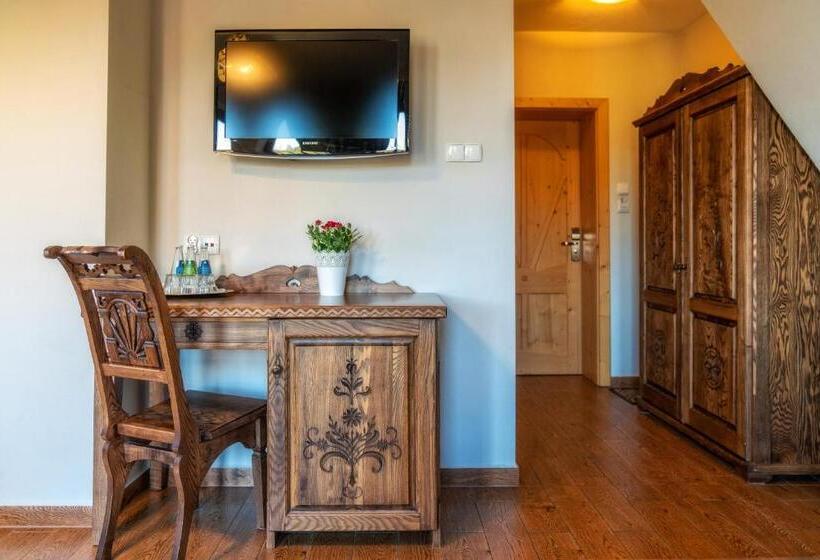 סוויטה אקזקיוטיב, Butorowy Dwór