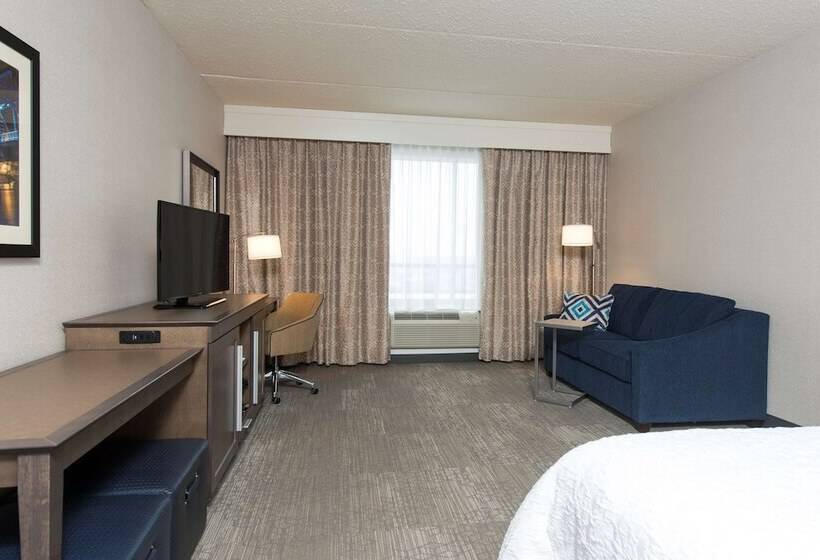 适合残疾人士使用的带超级大床的标准间, Hampton Inn & Suites Grand Rapids Downtown