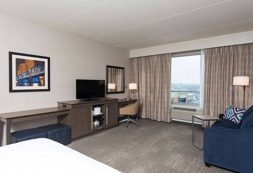 适合残疾人士使用的带超级大床的标准间, Hampton Inn & Suites Grand Rapids Downtown