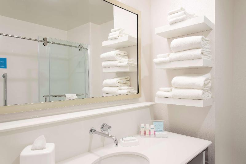 带大床的标准间, Hampton Inn & Suites Grand Rapids Downtown