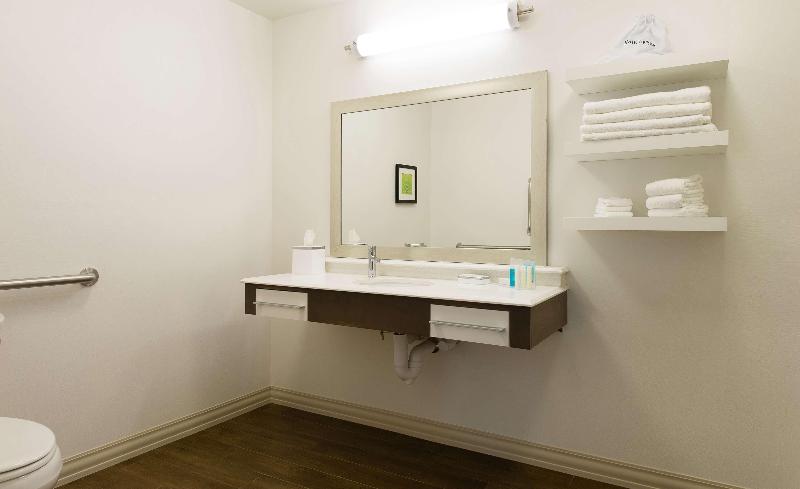 חדר סטנדרט עם מיטת קינג, Hampton Inn & Suites Orangeburg