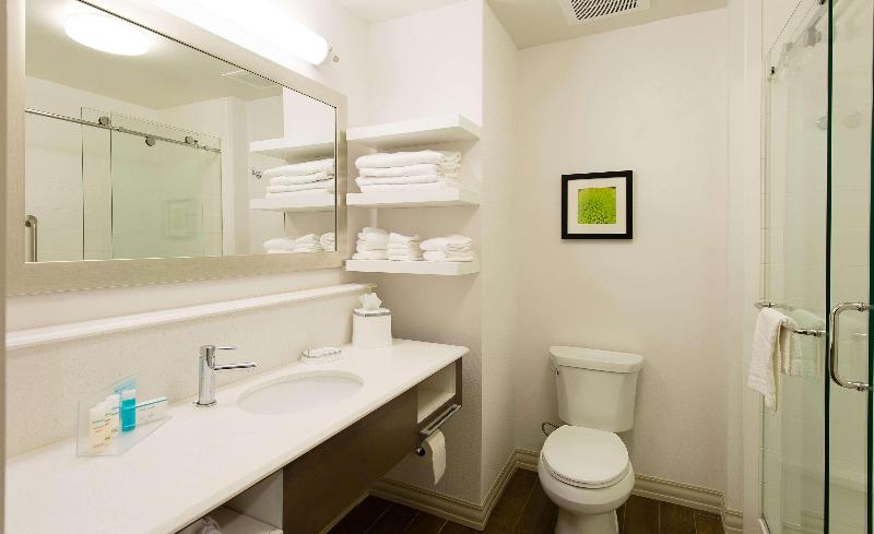 חדר סטנדרט עם מיטת קינג, Hampton Inn & Suites Orangeburg