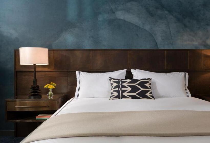 اتاق استاندارد با تخت بزرگ برای معلولان, Van Zandt