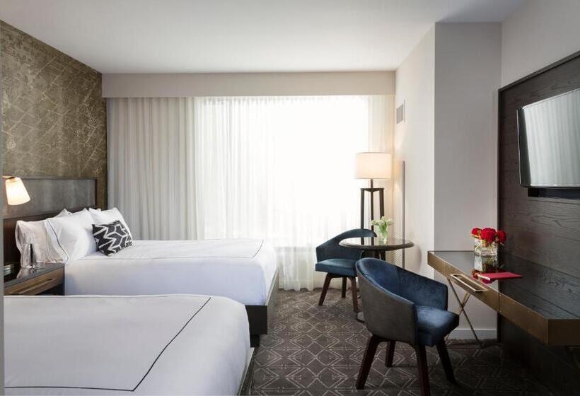 اتاق لوکس, Van Zandt