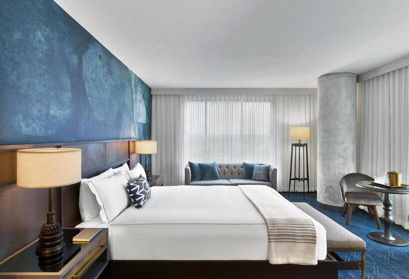 Deluxe Suite King Bed, Van Zandt