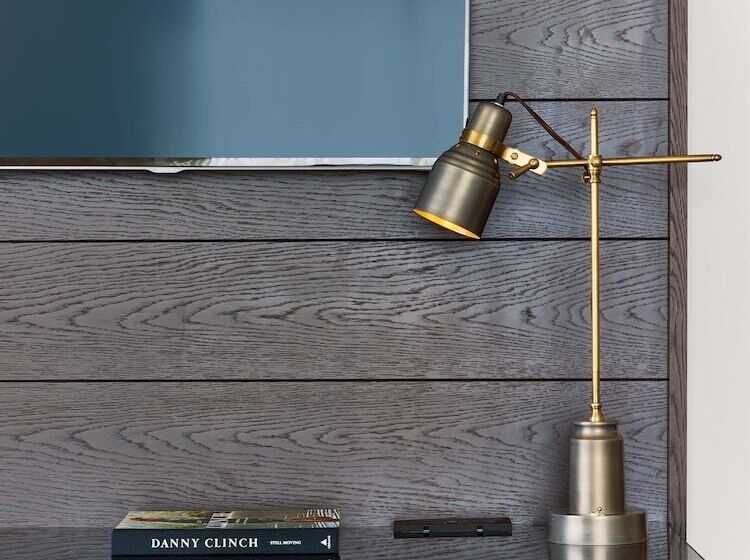 اتاق استاندارد با تخت بزرگ برای معلولان, Van Zandt