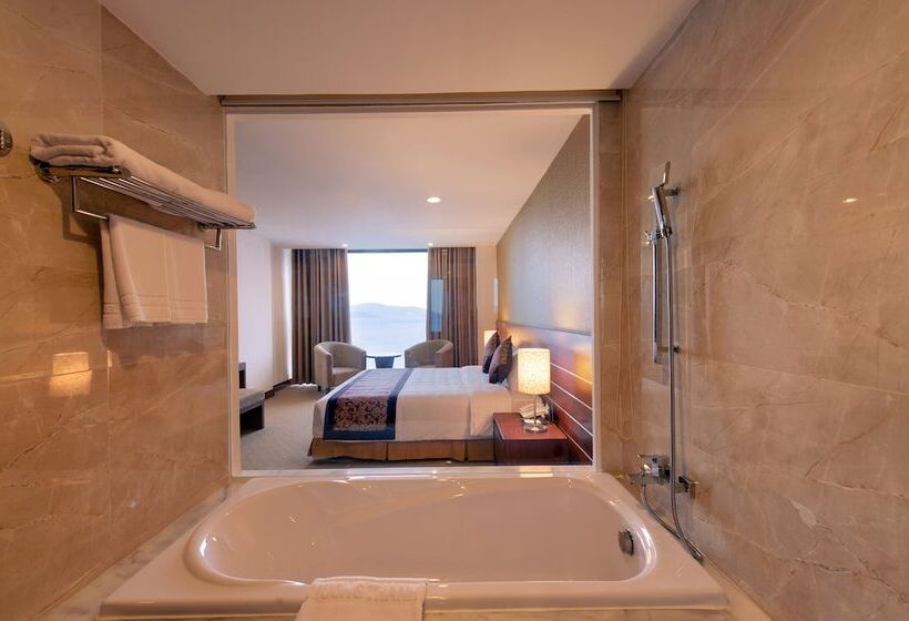 اتاق لوکس با چشم‌انداز دریا, Muong Thanh Grand Nha Trang