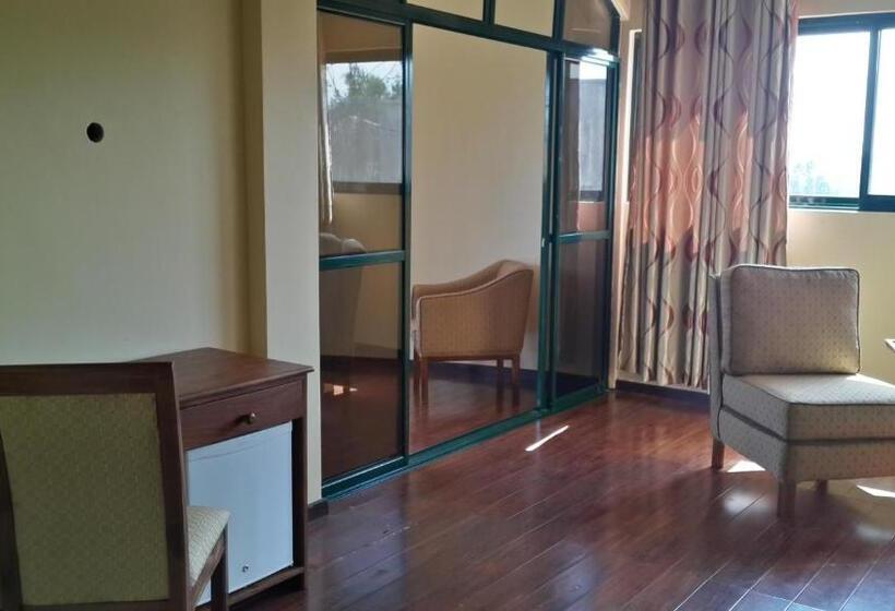 سوییت اجرایی, Nile Village Hotel & Spa