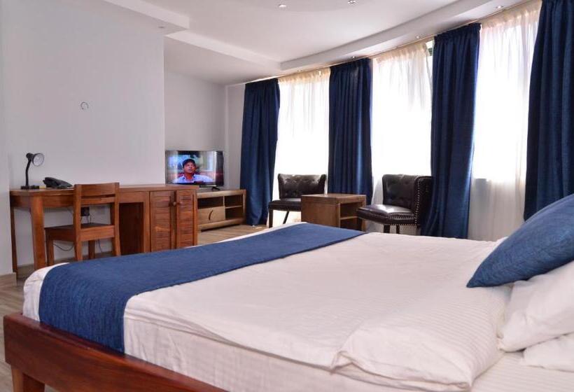سوییت اجرایی, Nile Village Hotel & Spa