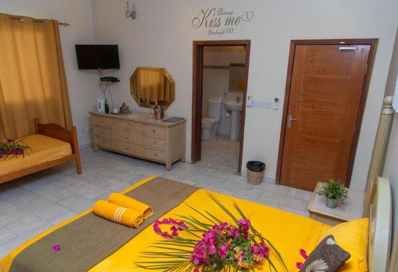 اتاق سه نفره سوپریور با چشم‌انداز دریا, Ocean Villa Heights