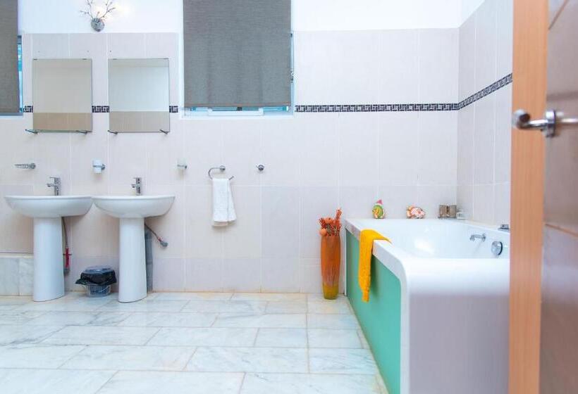 سوییت سوپریور با چشم‌انداز دریا, Ocean Villa Heights