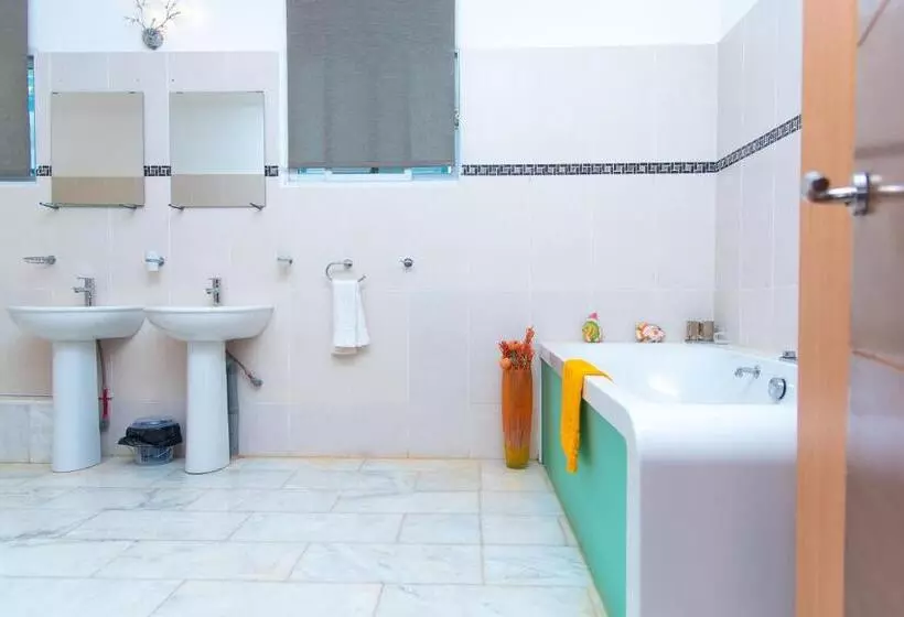 سوییت سوپریور با چشم‌انداز دریا, Ocean Villa Heights