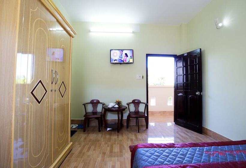 اتاق استاندارد, Phat Tai