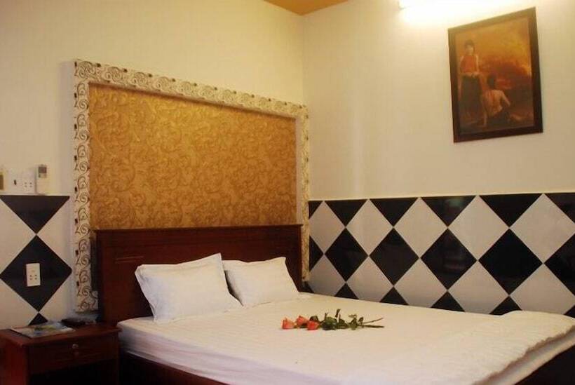 اتاق استاندارد, Phat Tai