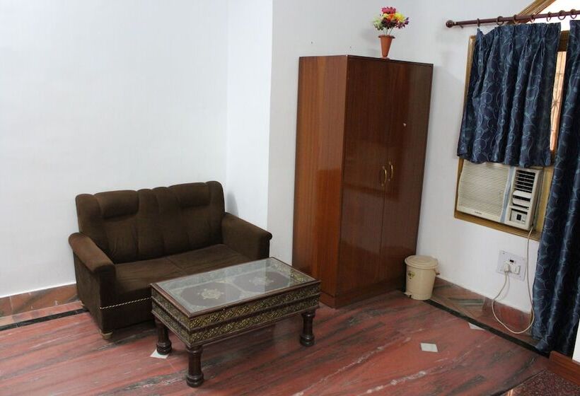 اتاق لوکس, R.k International