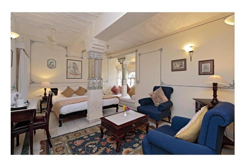 غرفة ديلوكس, Rohet Garh