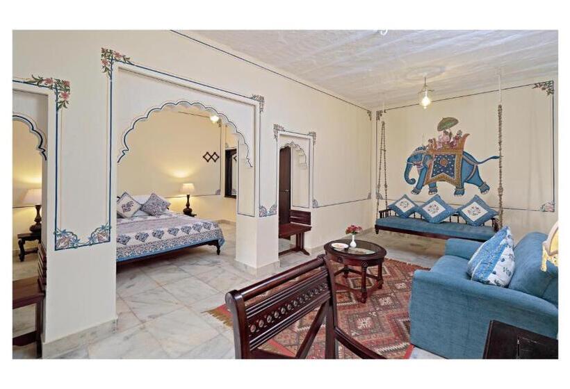 غرفة ديلوكس, Rohet Garh