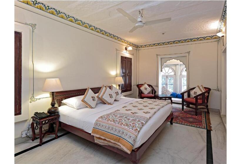 غرفة ديلوكس, Rohet Garh