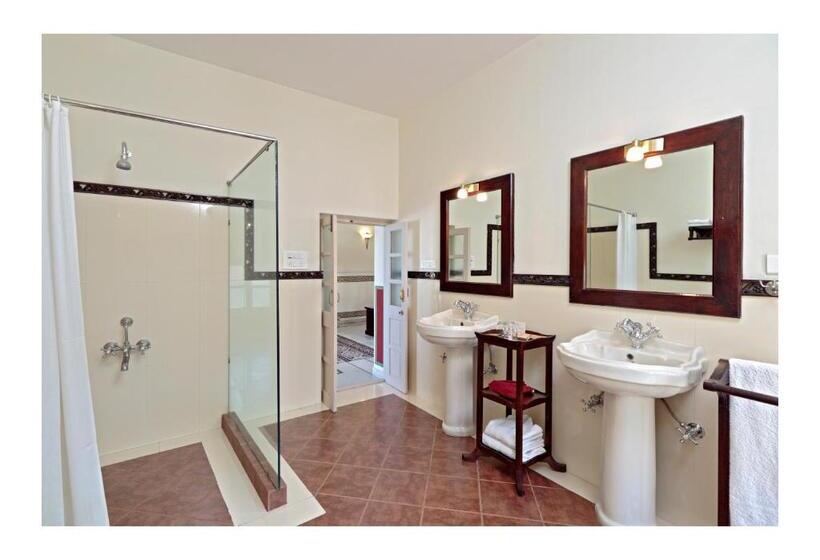 스위트, Rohet Garh