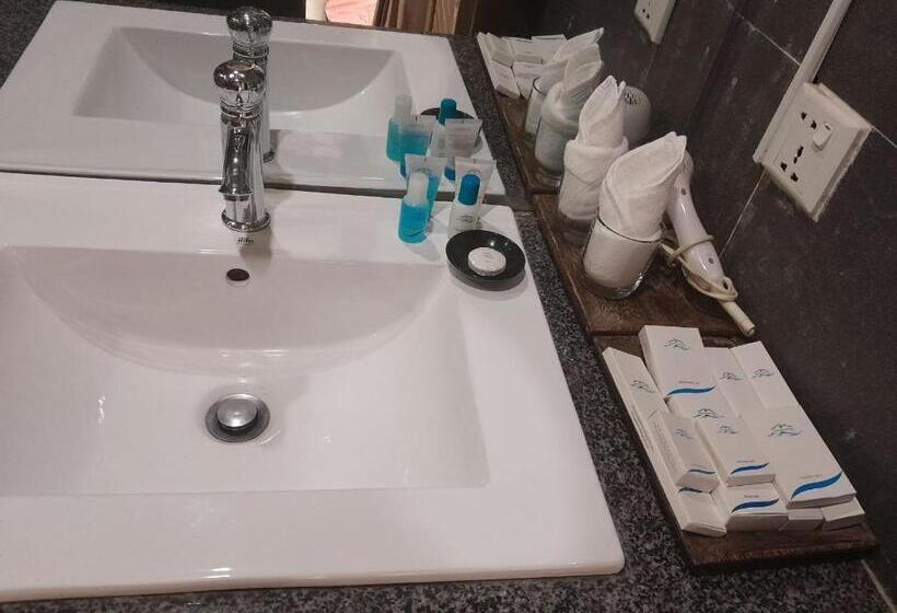 חדר משפחתי, Sea Breeze Resort